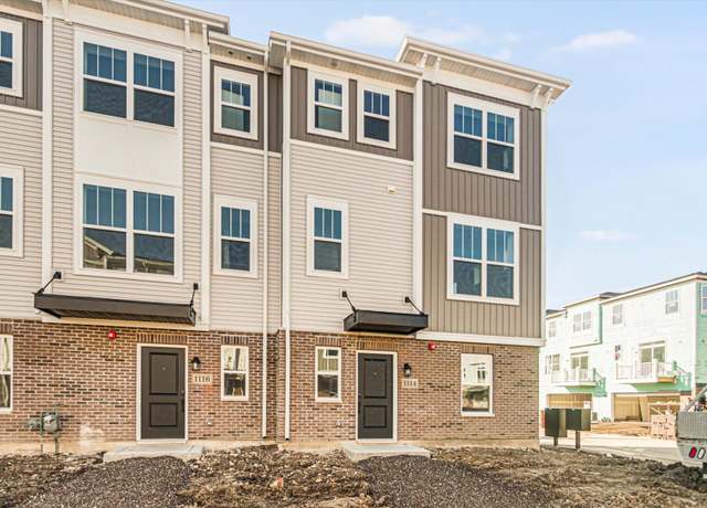 Property at 1114 Girard Ave, Des Plaines, IL 60018, 3 beds, 2.5 baths