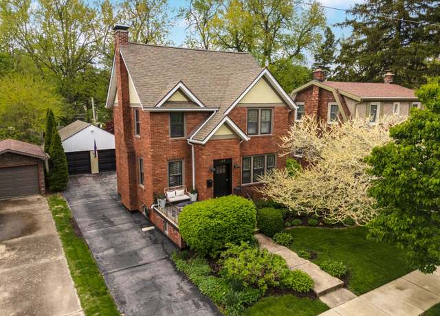 Property at 105 Warner St, Bloomington, IL 61701, 3 beds, 2.5 baths