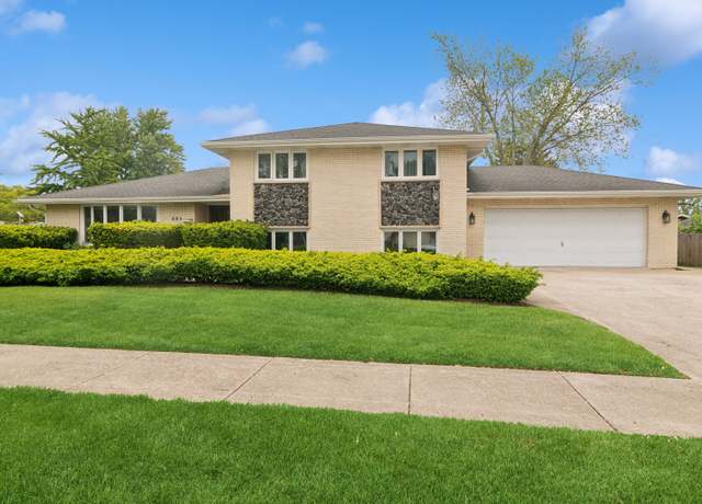 Property at 885 W Army Trail Blvd, Addison, IL 60101, 3 beds, 3 baths