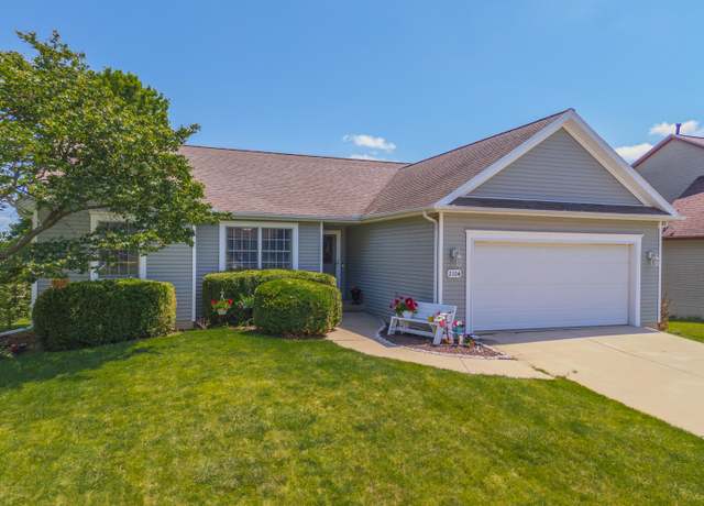 Property at 2104 Altoona Rd, Bloomington, IL 61705, 3 beds, 2 baths
