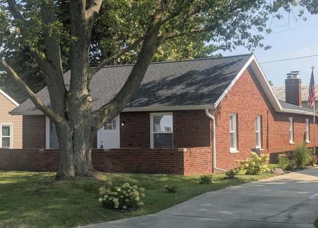Property at 1413 3rd St, Lincoln, IL 62656, 3 beds, 1 bath