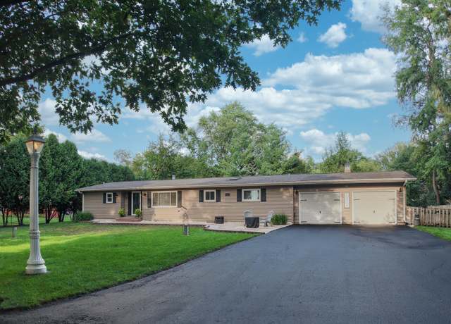 Property at 10308 Kenilworth Ave, Algonquin, IL 60102, 3 beds, 3 baths
