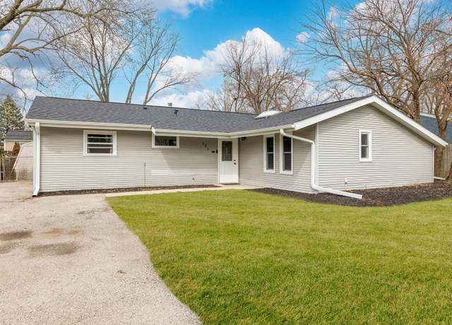 Property at 121 Queenswood Rd, Bolingbrook, IL 60440, 3 beds, 2 baths
