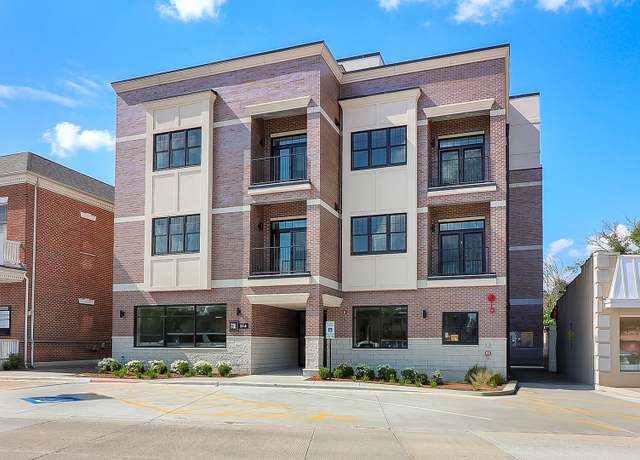 Property at 514 Hillgrove Ave #204, Western Springs, IL 60558, 2 beds, 2 baths