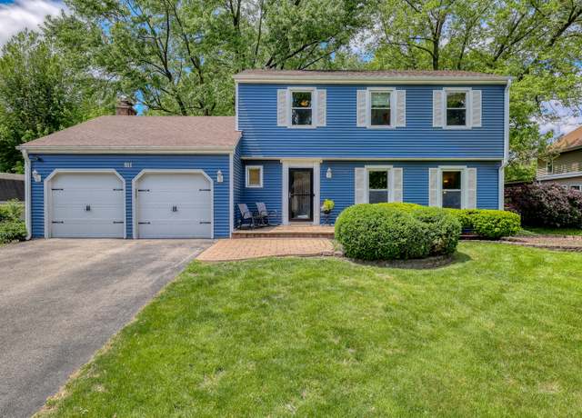 Property at 911 Woodland Hills Rd, Batavia, IL 60510, 4 beds, 2.5 baths