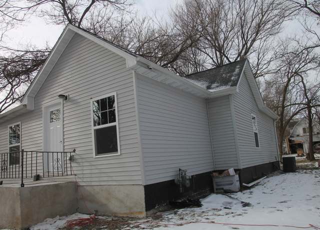 Property at 1309 N Walnut St, Champaign, IL 61820, 3 beds, 1 bath