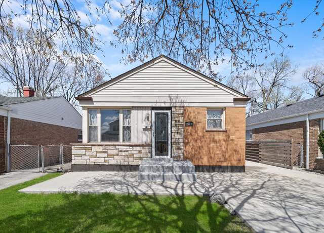 Property at 4624 W 82nd Pl, Chicago, IL 60652, 5 beds, 2 baths