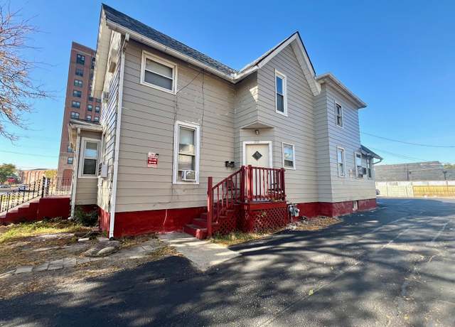 Property at 212 N 4th St, Rockford, IL 61107, 3 beds, 3 baths