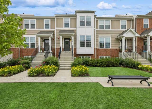 Property at 53 Nicholas Dr E, Des Plaines, IL 60016, 3 beds, 2.5 baths