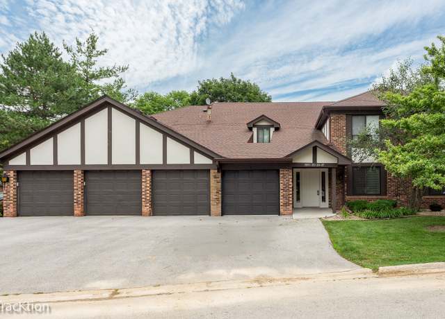 Property at 5825 Doe Cir #5825, Westmont, IL 60559, 2 beds, 2 baths