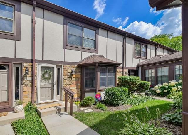 Property at 74 White Oak Cir, St. Charles, IL 60174, 3 beds, 3 baths