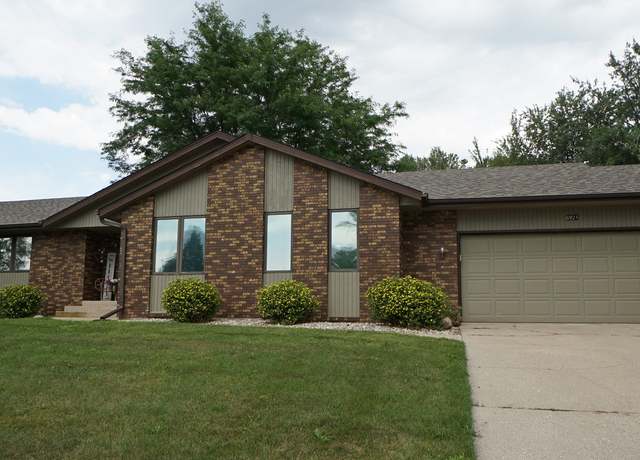 Property at 6924 Cody Ln, Rockford, IL 61107, 3 beds, 2.5 baths