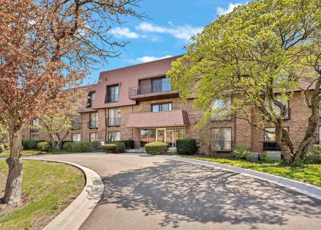 Property at 4000 Dundee Rd #108, Northbrook, IL 60062, 3 beds, 2 baths