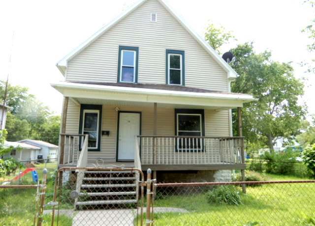 Property at 746 N Schuyler Ave, Kankakee, IL 60901, 3 beds, 1.5 baths