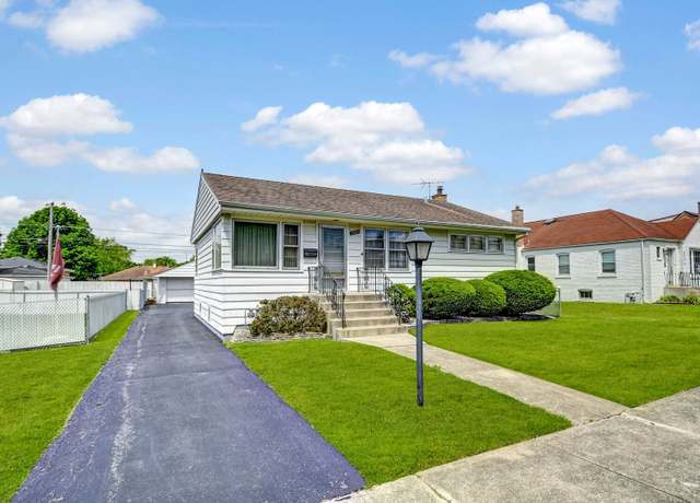 Property at 9124 S 54th Ct, Oak Lawn, IL 60453, 3 beds, 1 bath
