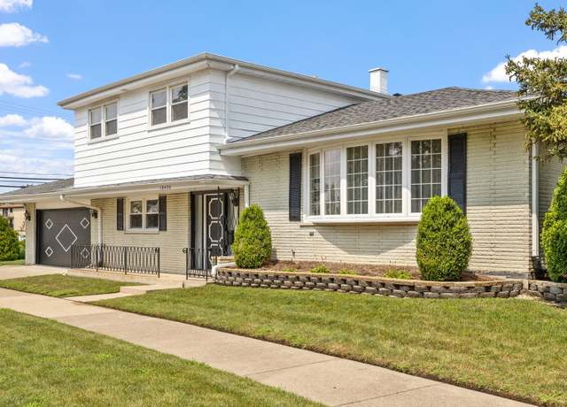 Property at 10420 Washington Ave, Oak Lawn, IL 60453, 3 beds, 2 baths