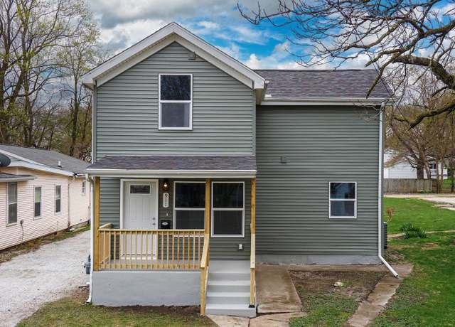 Property at 911 E Empire St, Bloomington, IL 61701, 4 beds, 2 baths