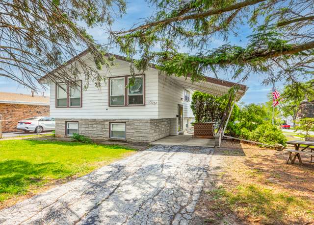 Property at 7325 173rd St, Tinley Park, IL 60477, 4 beds, 1.5 baths