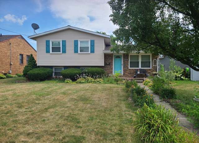 Property at 1331 W Washington St, Ottawa, IL 61350, 3 beds, 2 baths