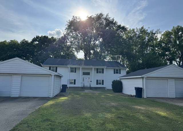Property at 2425 Lakeshore Dr, Pekin, IL 61554, 8 beds, 8 baths