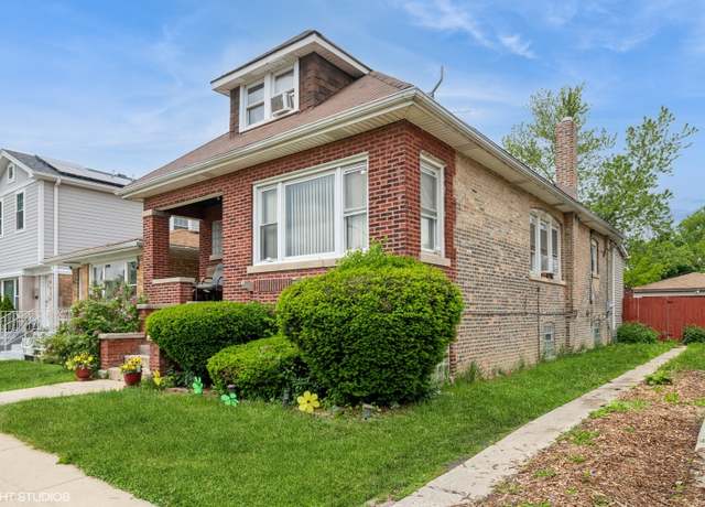 Property at 4322 W Walton St, Chicago, IL 60651, 3 beds, 1.5 baths