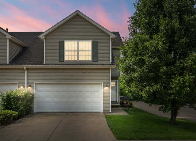 Property at 1201 Riviera Dr, Bloomington, IL 61701, 3 beds, 2.5 baths