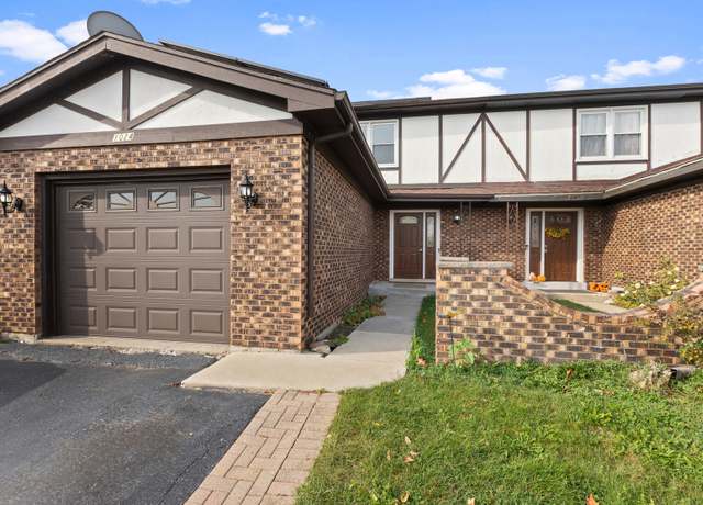 Property at 1024 S Hunt Club Dr, Mount Prospect, IL 60056, 3 beds, 3 baths