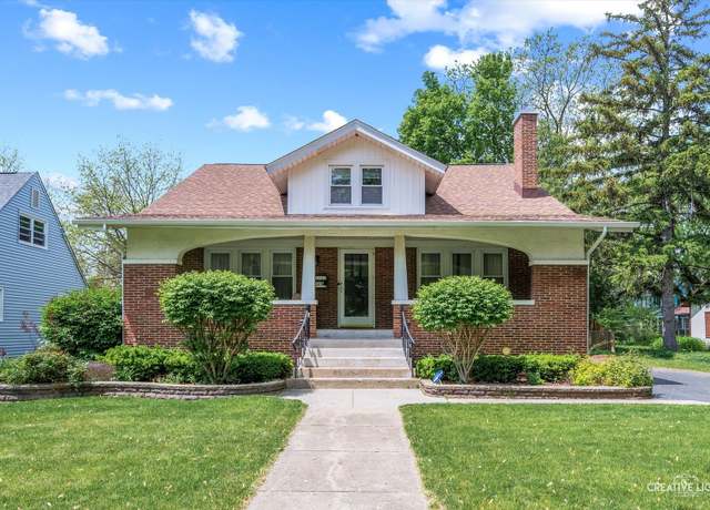 Property at 129 S Elmwood Dr, Aurora, IL 60506, 3 beds, 2.5 baths