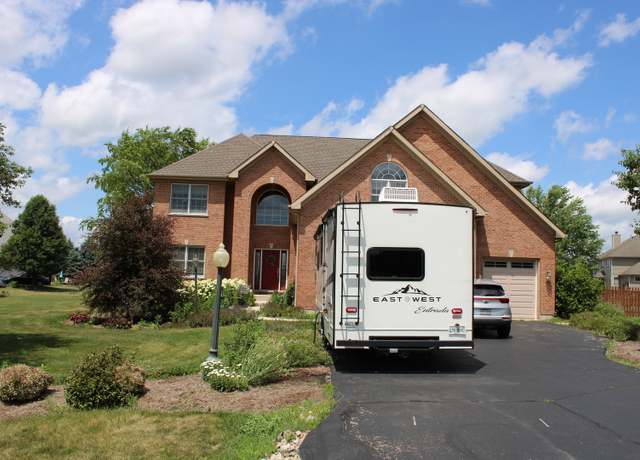 Property at 11809 Strawberry Ln, Huntley, IL 60142, 4 beds, 3 baths