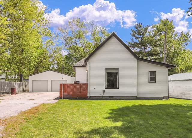 Property at 200 Ennis Ln, Urbana, IL 61802, 3 beds, 1.5 baths