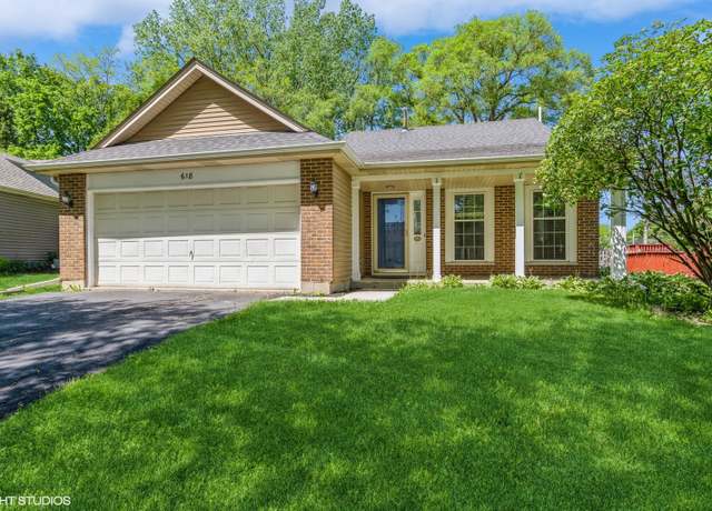 Property at 618 Hampton Cir, Elgin, IL 60120, 3 beds, 2 baths