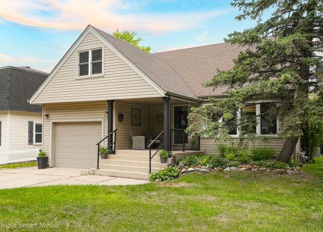 Property at 9422 Central Ave, Oak Lawn, IL 60453, 5 beds, 2.5 baths