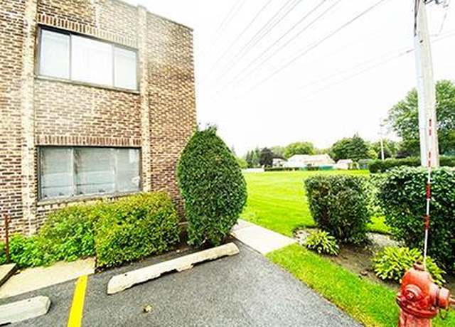 Property at 240 E Rimini Ct #0, Palatine, IL 60067, 1 bed, 1 bath