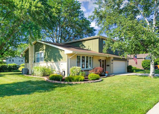 Property at 2143 E Peachtree Ln, Arlington Heights, IL 60004, 3 beds, 2.5 baths