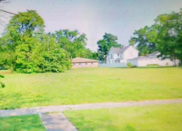 Property at 215 N Rosewood Ave, Kankakee, IL 60901