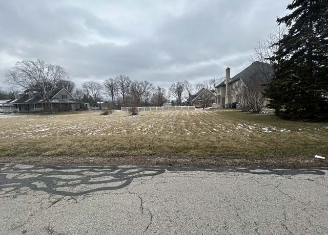 Property at 17W363 White Pine Rd, Addison, IL 60101