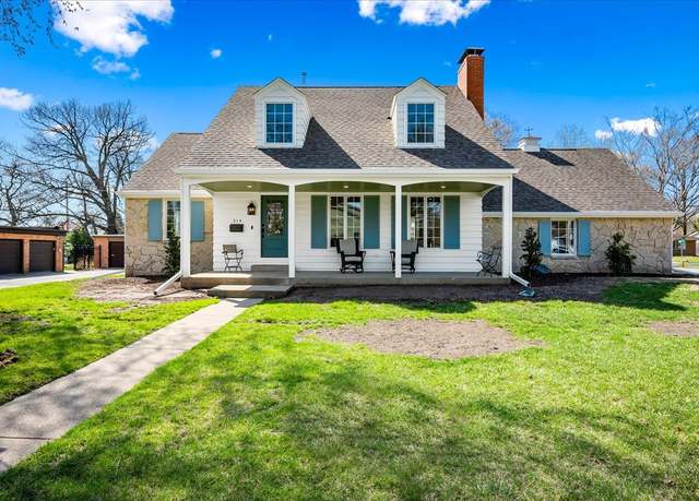 Property at 314 Davis Ave, Bloomington, IL 61701, 5 beds, 3.5 baths