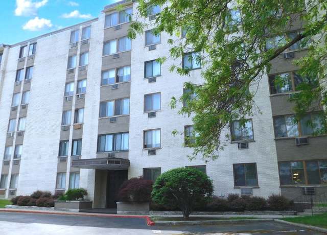 Property at 9740 S Pulaski Rd #107, Oak Lawn, IL 60453, 2 beds, 1.5 baths