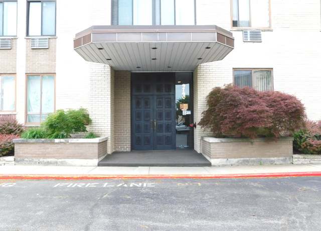 Property at 9740 S Pulaski Rd #107, Oak Lawn, IL 60453, 2 beds, 1.5 baths