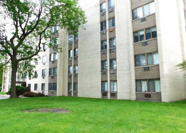 Property at 9740 S Pulaski Rd #107, Oak Lawn, IL 60453, 2 beds, 1.5 baths