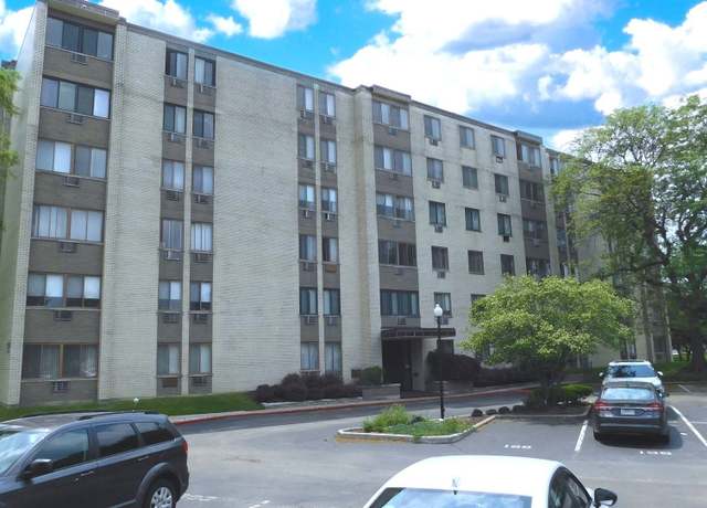 Property at 9740 S Pulaski Rd #107, Oak Lawn, IL 60453, 2 beds, 1.5 baths