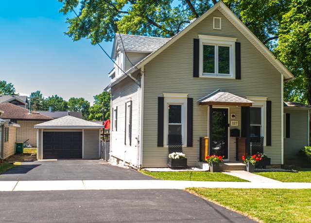Property at 227 E 6th St, Lockport, IL 60441, 4 beds, 2.5 baths