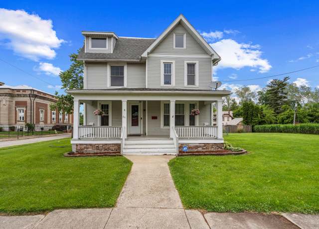 Property at 201 E Court St, Paris, IL 61944, 4 beds, 3 baths