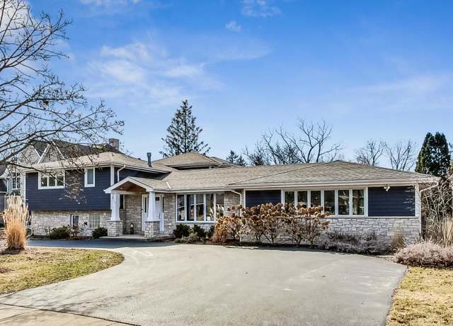 Property at 627 68th St, Willowbrook, IL 60527, 4 beds, 3.5 baths