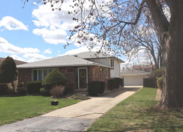 Property at 10528 S 81st Ct, Palos Hills, IL 60465, 3 beds, 2 baths