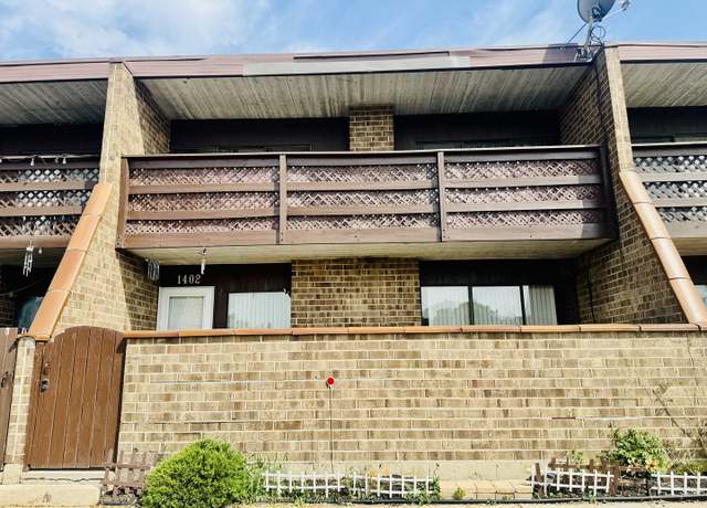 Property at 1402 Kenneth Cir #1402, Elgin, IL 60120, 2 beds, 2 baths