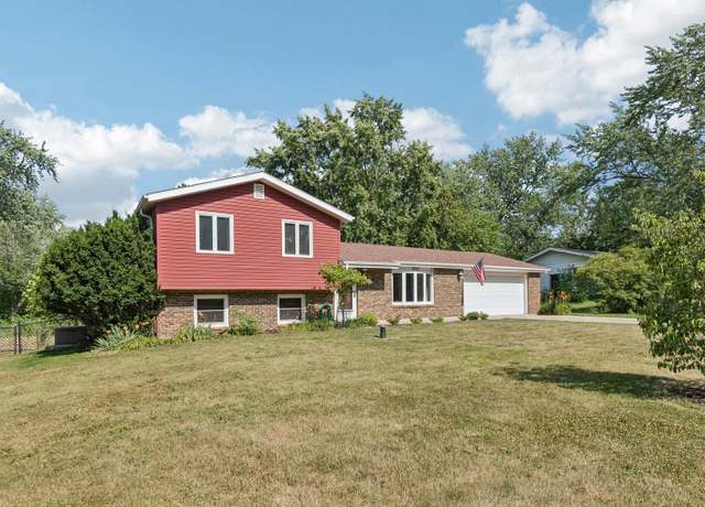 Property at 1020 Cassie Dr, Joliet, IL 60435, 3 beds, 2 baths