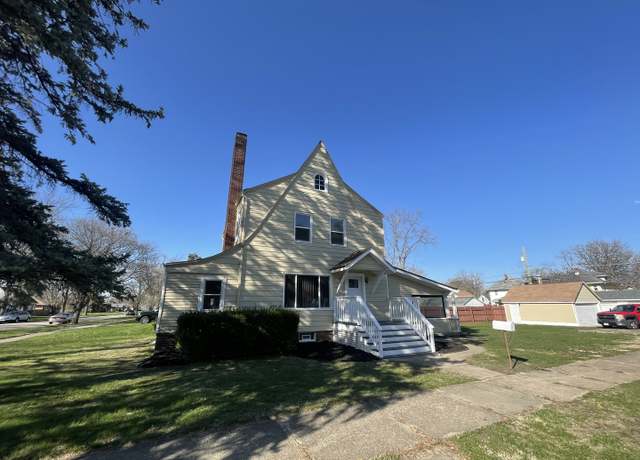 Property at 994 S 7th Ave, Kankakee, IL 60901, 3 beds, 2 baths
