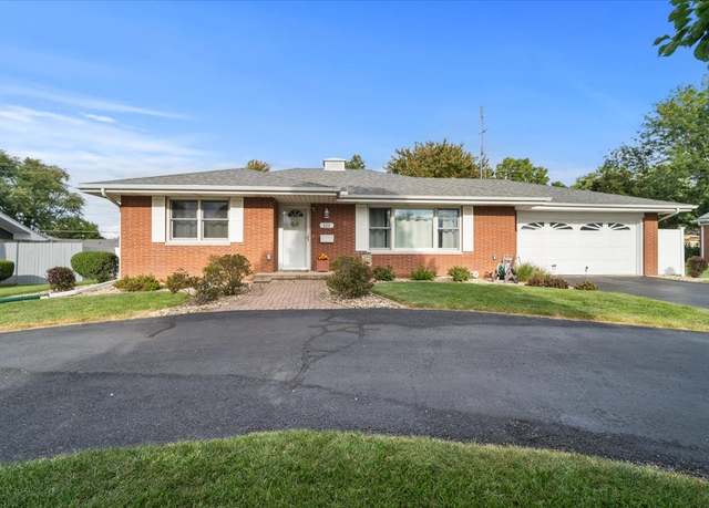 Property at 222 Fairway Dr, Bloomington, IL 61701, 4 beds, 2 baths