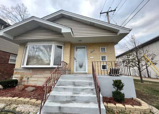 Property at 2319 W 115th St, Chicago, IL 60643, 4 beds, 3.5 baths